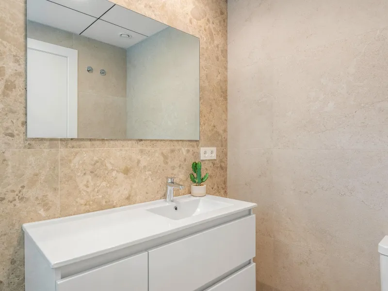 VILLA DE OBRA NUEVA EN LOS ALCÁZARES CON VISTAS AL MAR MENOR. 3 DORM. 2 BAÑOS. CON PISCINA PROPIA. PARCELA 230 M2.