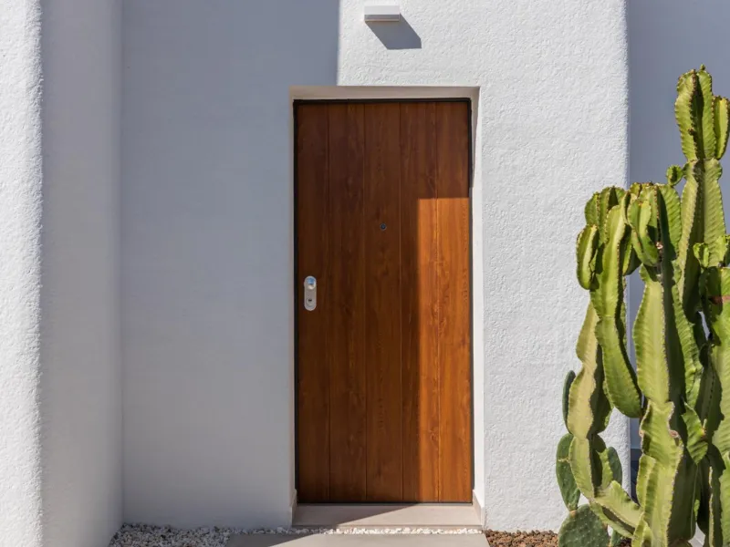 VILLA DE OBRA NUEVA EN LOS ALCÁZARES CON VISTAS AL MAR MENOR. 3 DORM. 2 BAÑOS. CON PISCINA PROPIA. PARCELA 230 M2.