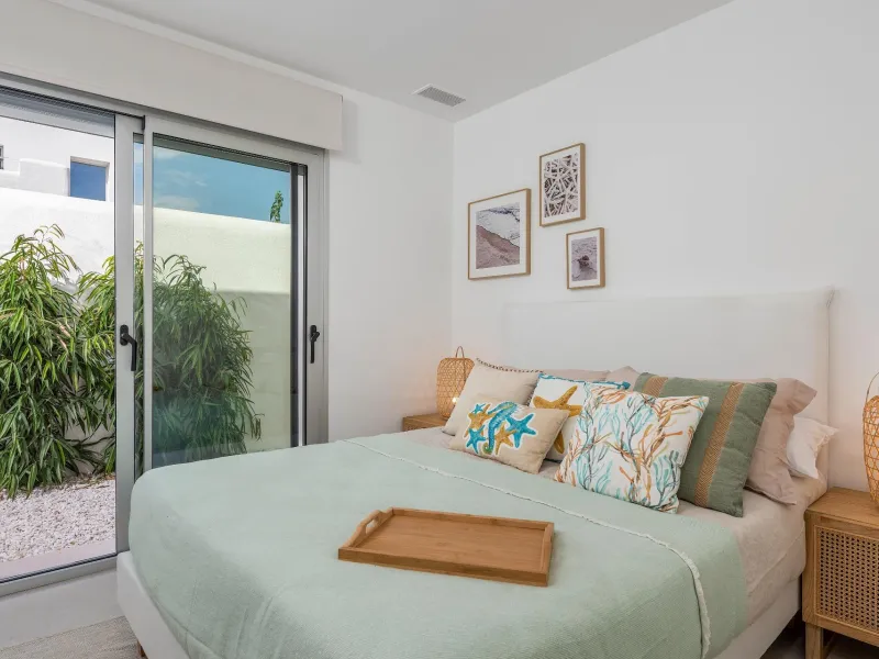 VILLA DE OBRA NUEVA EN LOS ALCÁZARES CON VISTAS AL MAR MENOR. CON PISCINA PRIVADA. 3 DORM. 2 BAÑOS. PARCELA 217 M2.