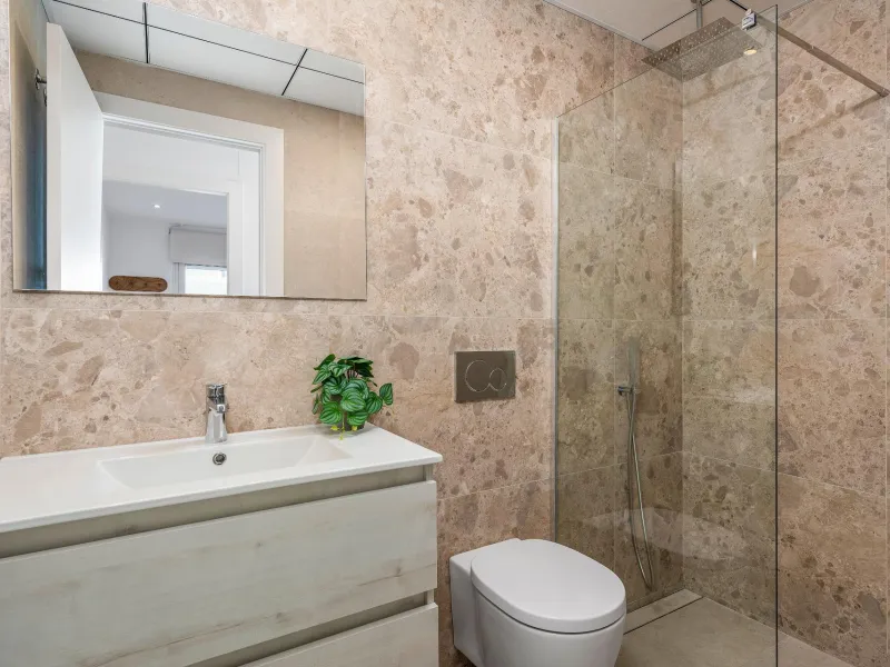 VILLA DE OBRA NUEVA EN LOS ALCÁZARES CON VISTAS AL MAR MENOR. CON PISCINA PRIVADA. 3 DORM. 2 BAÑOS. PARCELA 217 M2.