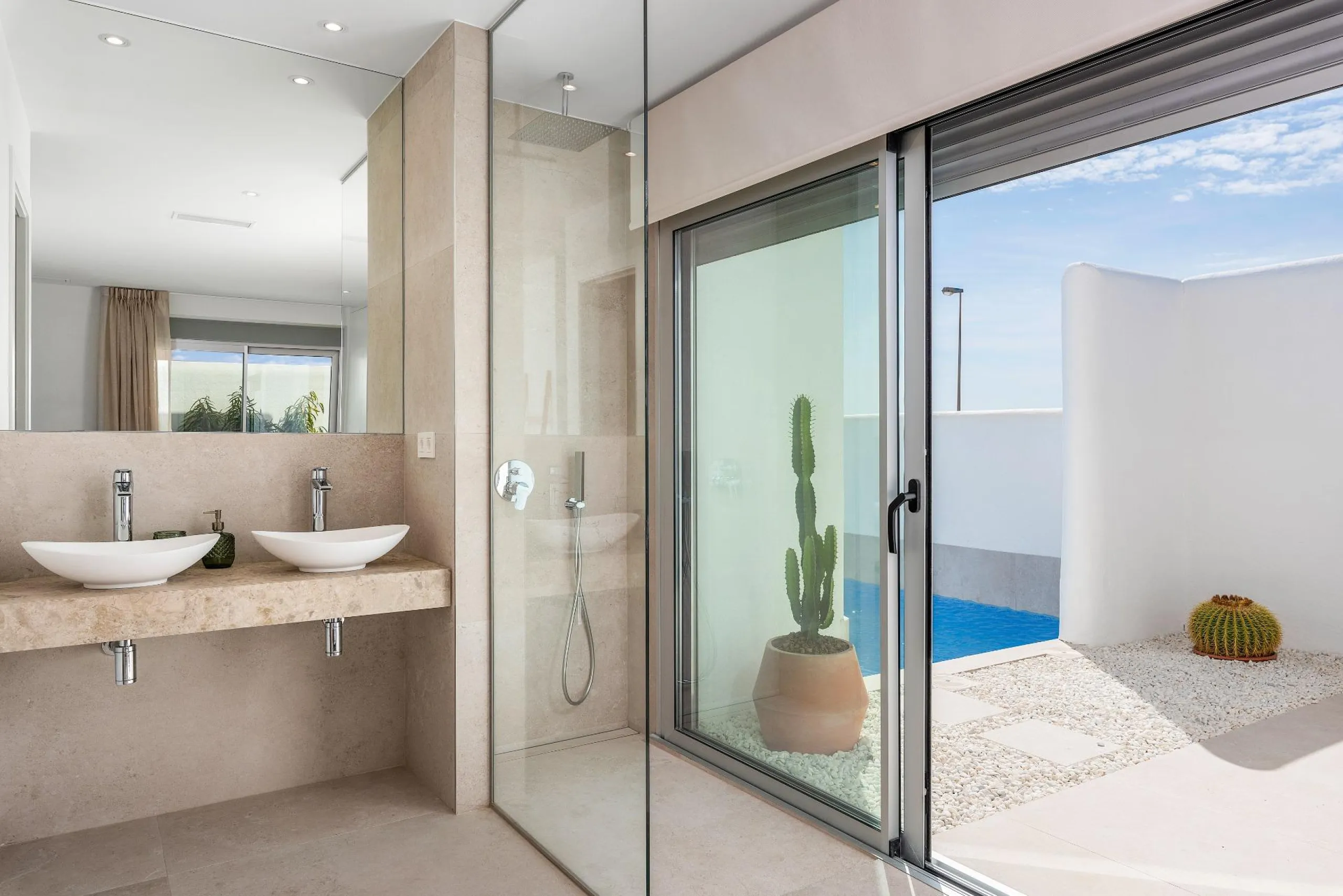 VILLA DE OBRA NUEVA EN LOS ALCÁZARES CON VISTAS AL MAR MENOR. CON PISCINA PRIVADA. 3 DORM. 2 BAÑOS. PARCELA 217 M2.