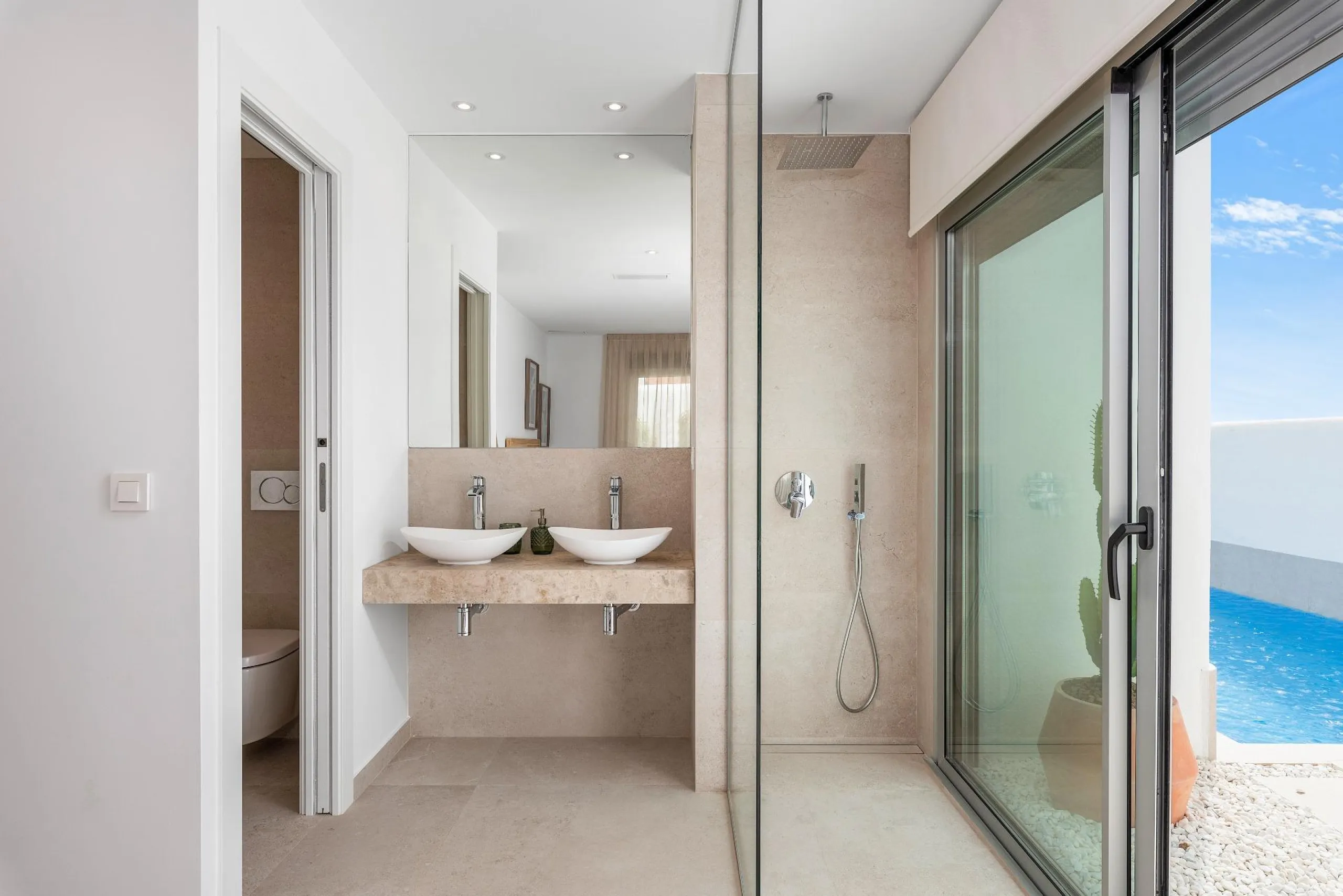 VILLA DE OBRA NUEVA EN LOS ALCÁZARES CON VISTAS AL MAR MENOR. CON PISCINA PRIVADA. 3 DORM. 2 BAÑOS. PARCELA 217 M2.