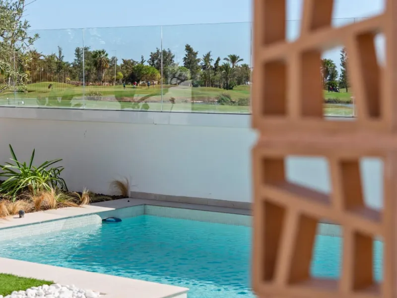 NEW BUILD VILLA IN LOS ALCÁZARES WITH VIEWS TO MAR MENOR. WITH PRIVATE POOL AND PARKING. 3 BEDROOMS. 2 BATHROOMS. PLOT 297 M2.