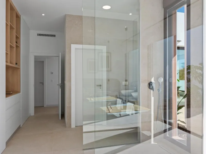 NEW BUILD VILLA IN LOS ALCÁZARES WITH VIEWS TO MAR MENOR. WITH PRIVATE POOL AND PARKING. 3 BEDROOMS. 2 BATHROOMS. PLOT 297 M2.