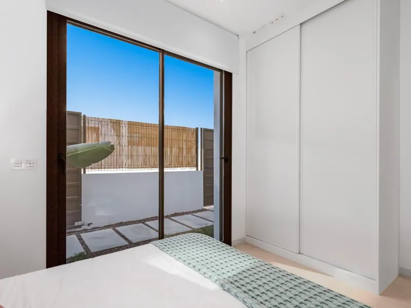 NEW BUILD VILLA IN LOS ALCÁZARES WITH VIEWS TO MAR MENOR. WITH PRIVATE POOL AND PARKING. 3 BEDROOMS. 2 BATHROOMS. PLOT 297 M2.