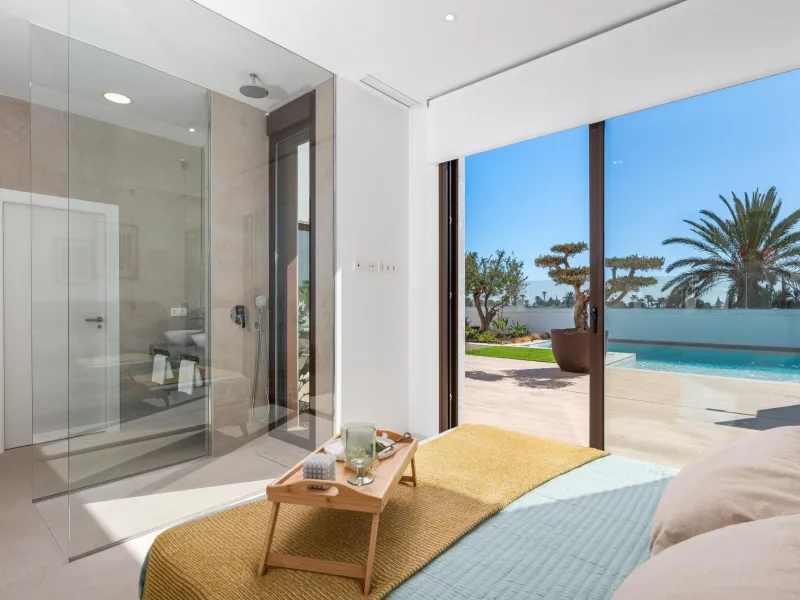 NEW BUILD VILLA IN LOS ALCÁZARES WITH VIEWS TO MAR MENOR. WITH PRIVATE POOL AND PARKING. 3 BEDROOMS. 2 BATHROOMS. PLOT 297 M2.
