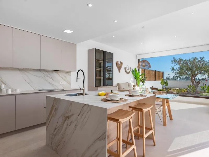 NEW BUILD VILLA IN LOS ALCÁZARES WITH VIEWS TO MAR MENOR. WITH PRIVATE POOL AND PARKING. 3 BEDROOMS. 2 BATHROOMS. PLOT 297 M2.