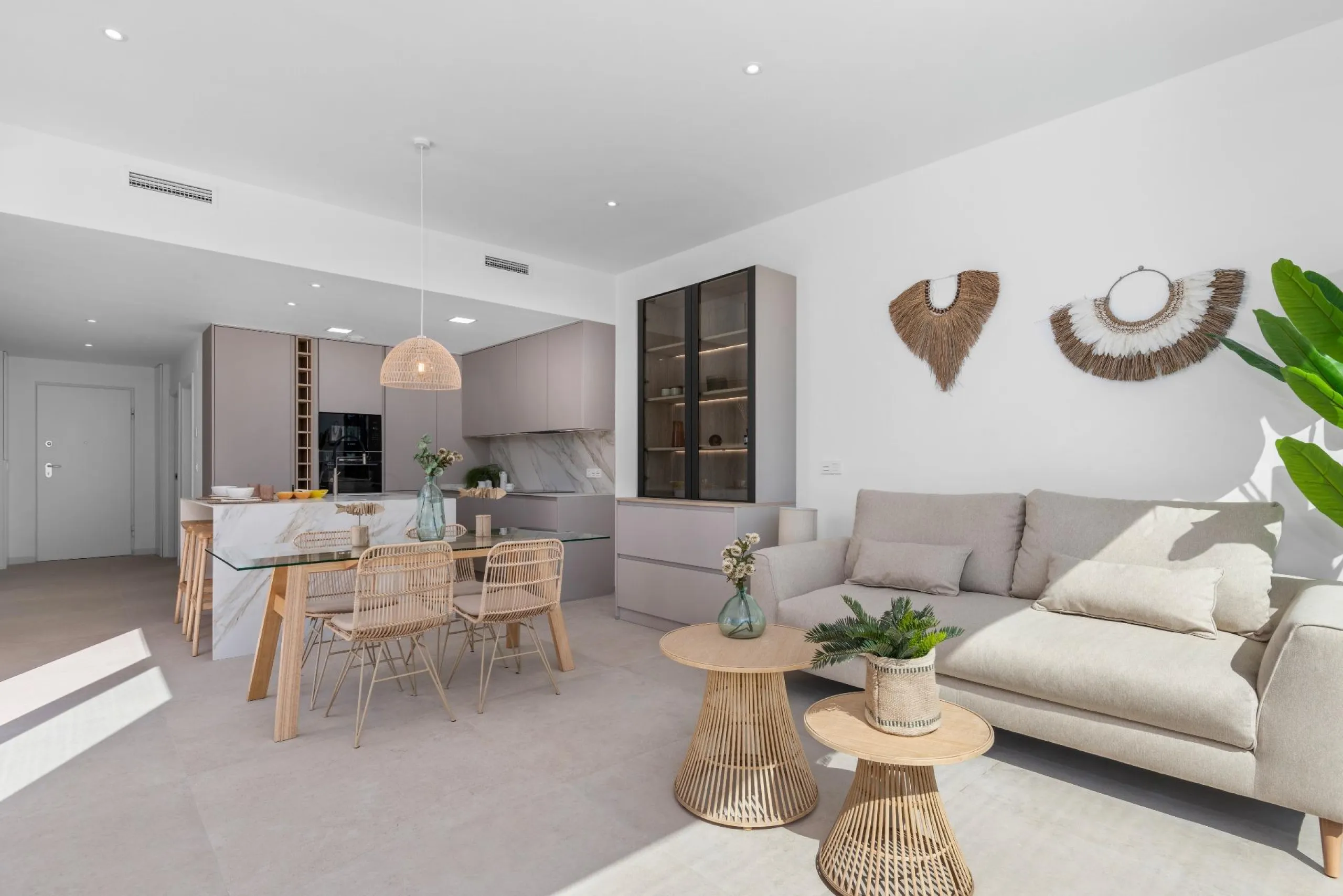 NEW BUILD VILLA IN LOS ALCÁZARES WITH VIEWS TO MAR MENOR. WITH PRIVATE POOL AND PARKING. 3 BEDROOMS. 2 BATHROOMS. PLOT 297 M2.