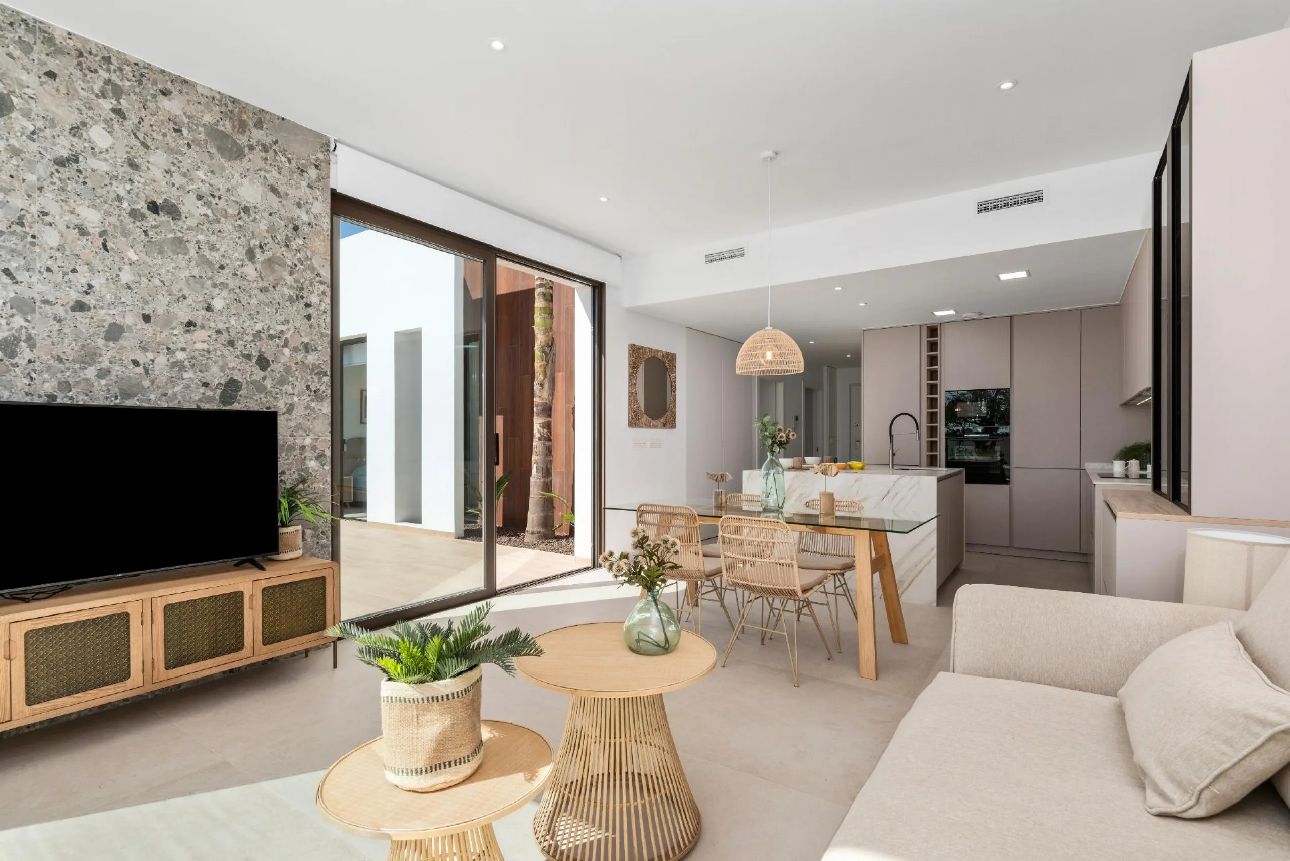 NEW BUILD VILLA IN LOS ALCÁZARES WITH VIEWS TO MAR MENOR. WITH PRIVATE POOL AND PARKING. 3 BEDROOMS. 2 BATHROOMS. PLOT 297 M2.