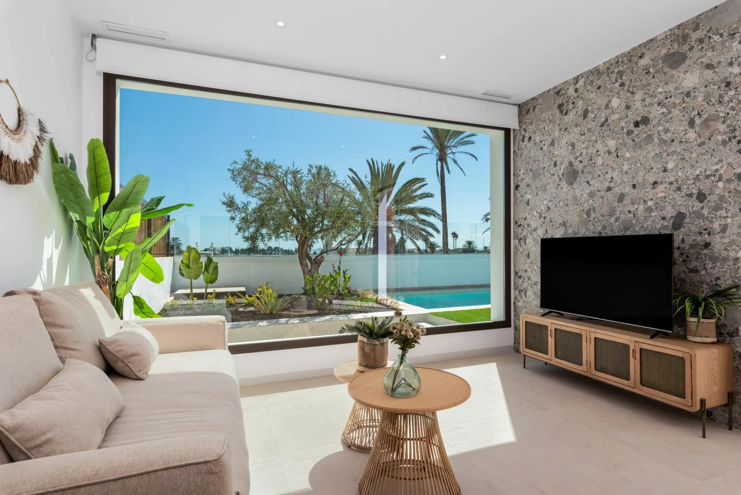NEW BUILD VILLA IN LOS ALCÁZARES WITH VIEWS TO MAR MENOR. WITH PRIVATE POOL AND PARKING. 3 BEDROOMS. 2 BATHROOMS. PLOT 297 M2.