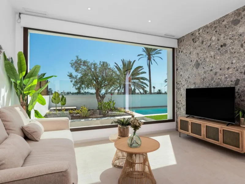 NEW BUILD VILLA IN LOS ALCÁZARES WITH VIEWS TO MAR MENOR. WITH PRIVATE POOL AND PARKING. 3 BEDROOMS. 2 BATHROOMS. PLOT 297 M2.