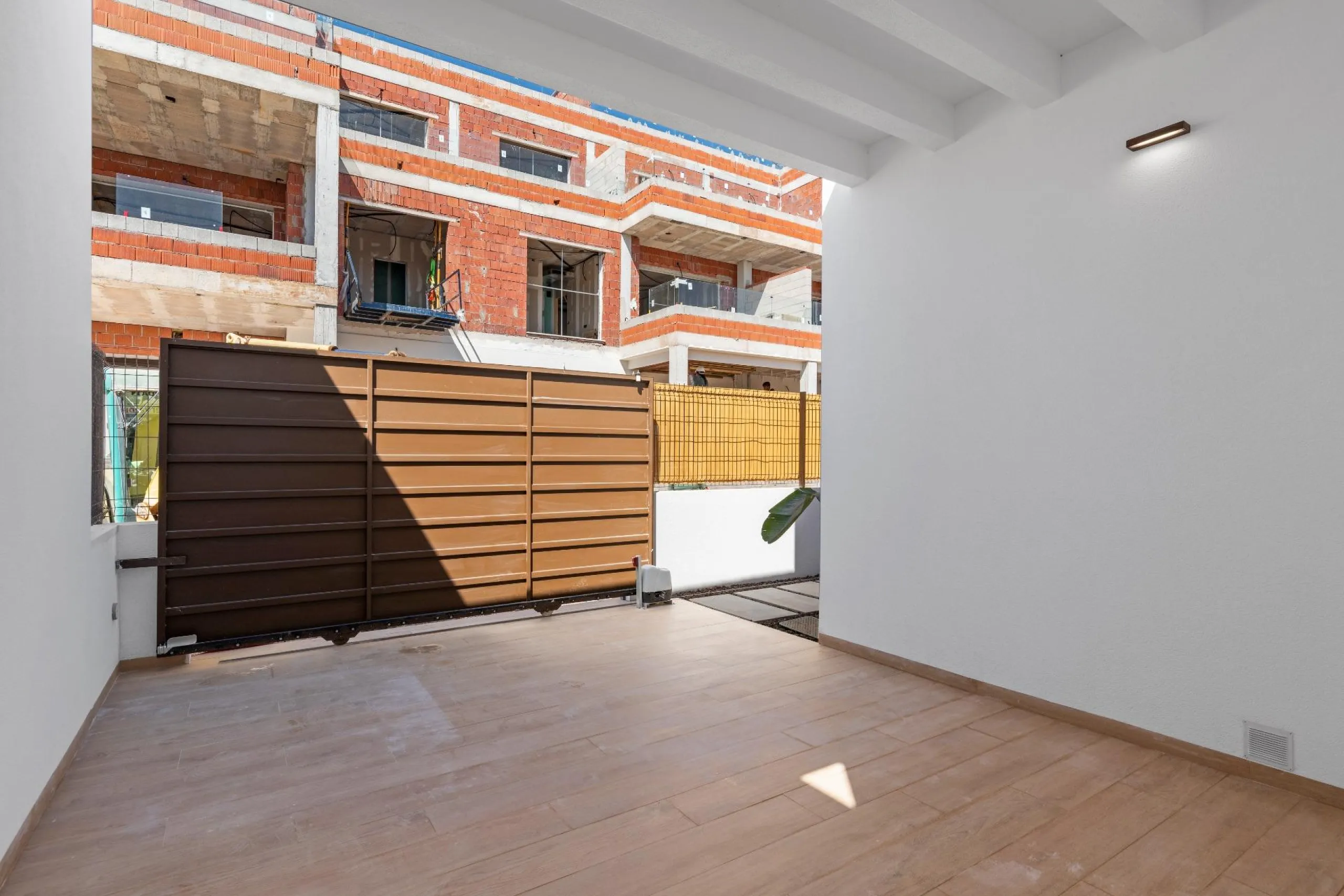 NEW BUILD VILLA IN LOS ALCÁZARES WITH VIEWS TO MAR MENOR. WITH PRIVATE POOL AND PARKING. 3 BEDROOMS. 2 BATHROOMS. PLOT 297 M2.
