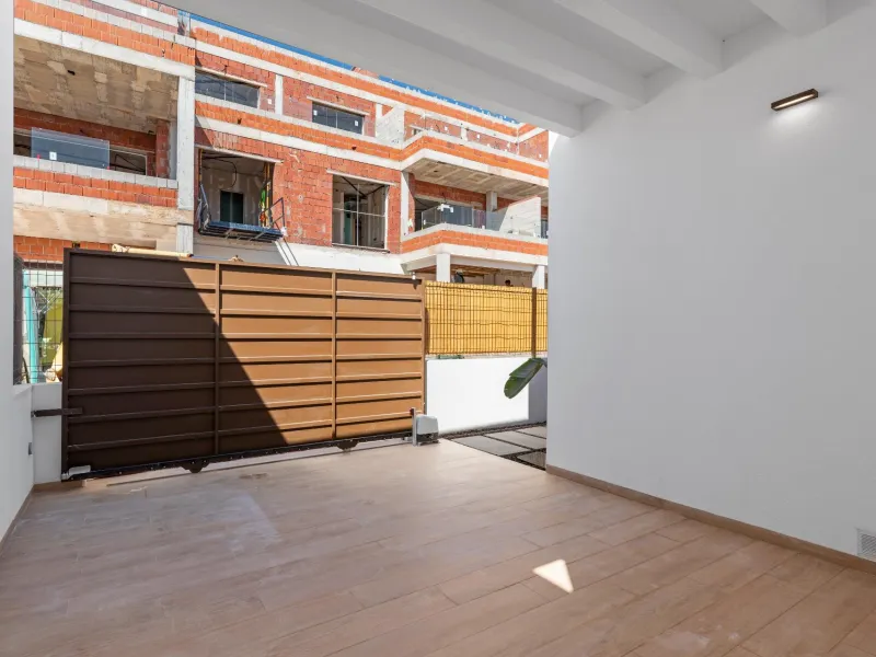 NEW BUILD VILLA IN LOS ALCÁZARES WITH VIEWS TO MAR MENOR. WITH PRIVATE POOL AND PARKING. 3 BEDROOMS. 2 BATHROOMS. PLOT 297 M2.