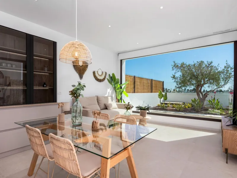 NEW BUILD VILLA IN LOS ALCÁZARES WITH VIEWS TO MAR MENOR. WITH PRIVATE POOL AND PARKING. 3 BEDROOMS. 2 BATHROOMS. PLOT 297 M2.