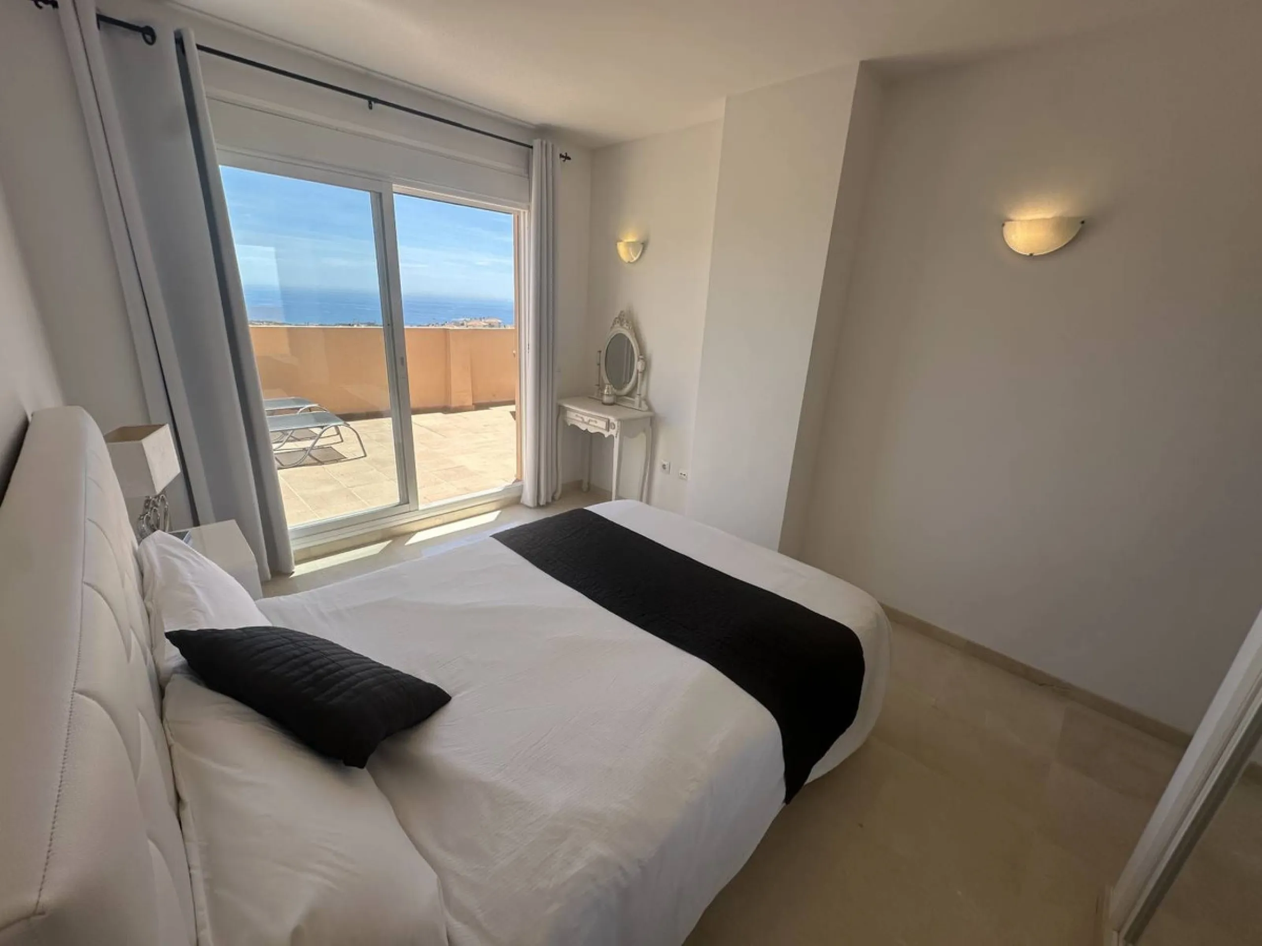Atemberaubende 2-Zimmer-Wohnung mit Meerblick, privatem Tiefgaragenstellplatz und Abstellraum – Bellavista Hills 2, Calahonda – 349.000 €