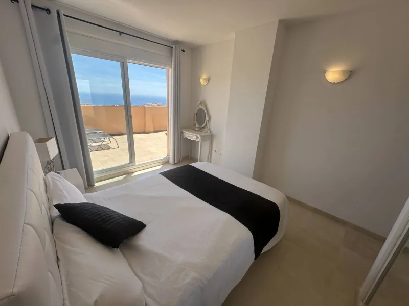 Atemberaubende 2-Zimmer-Wohnung mit Meerblick, privatem Tiefgaragenstellplatz und Abstellraum – Bellavista Hills 2, Calahonda – 349.000 €