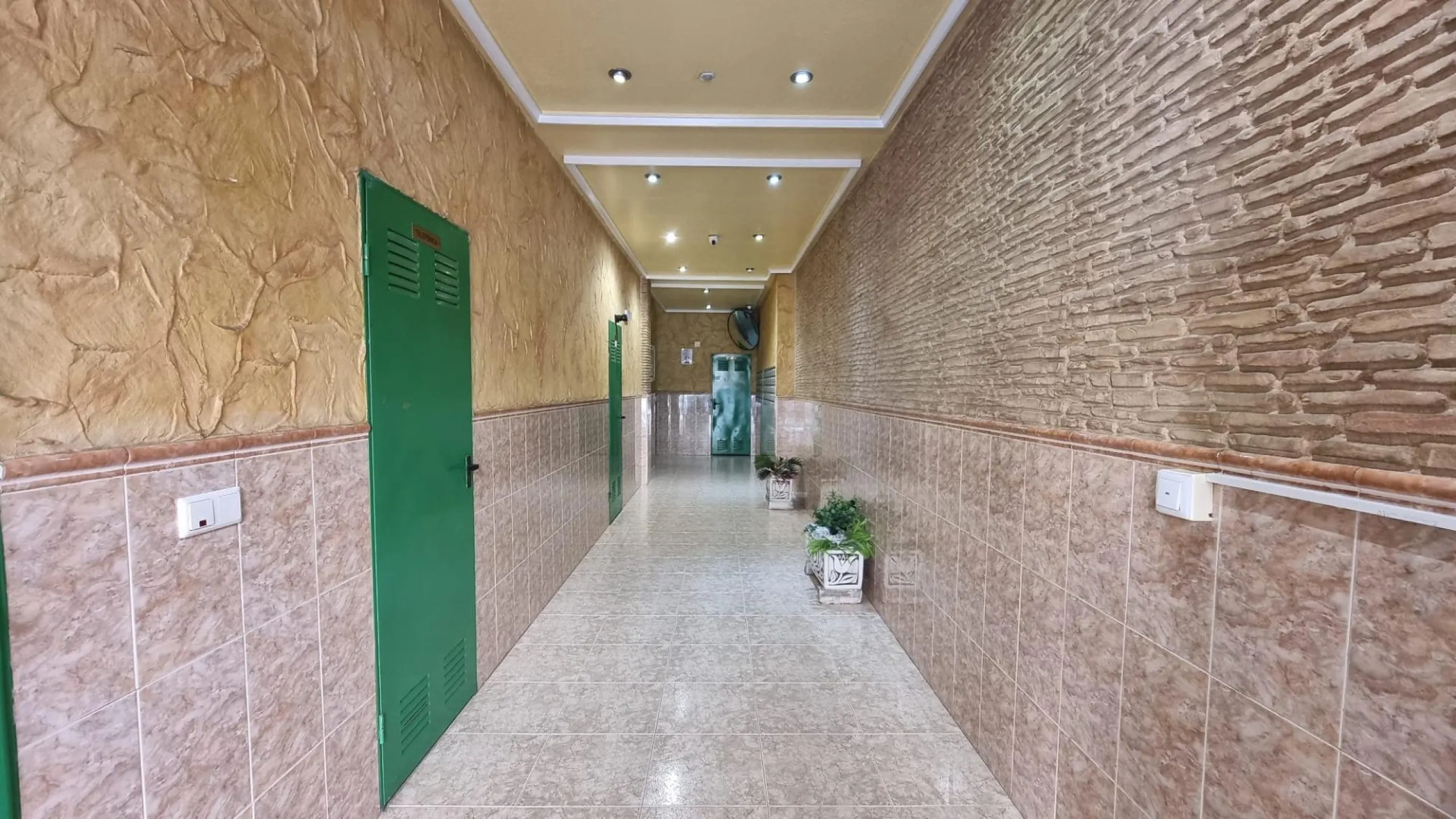 Apartamento semireformado a escasos metros de la playa !