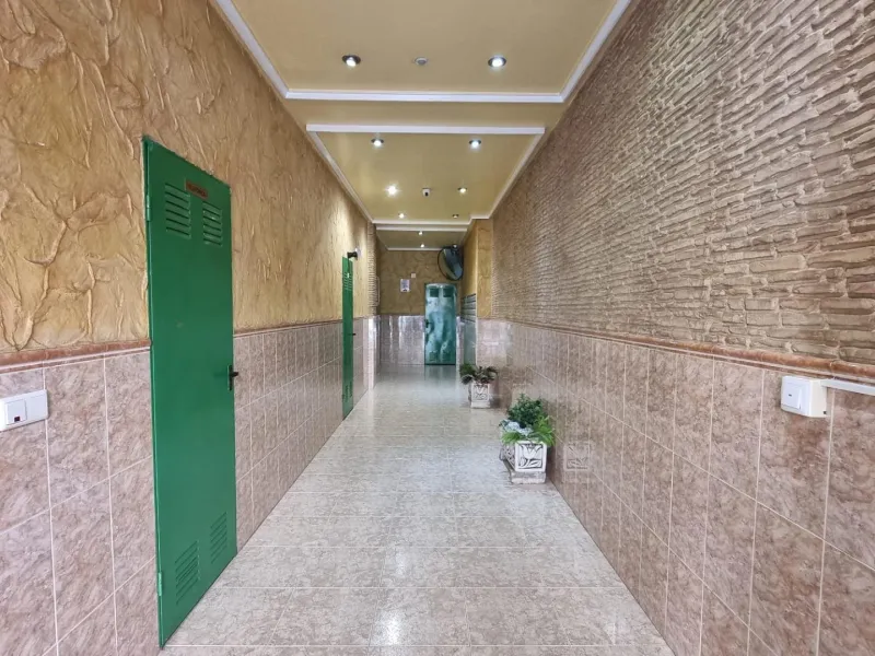 Apartamento semireformado a escasos metros de la playa !