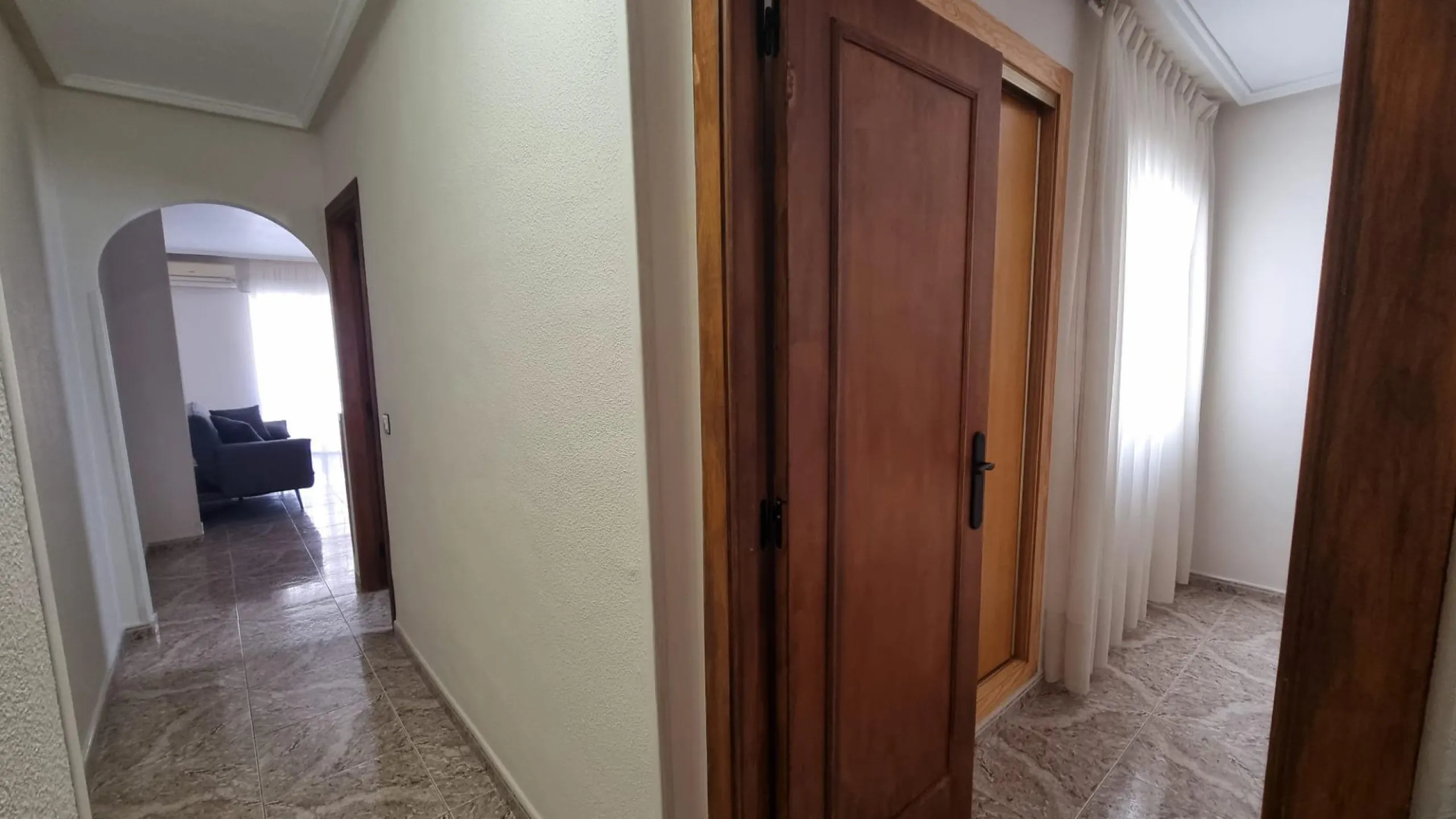 Apartamento semireformado a escasos metros de la playa !