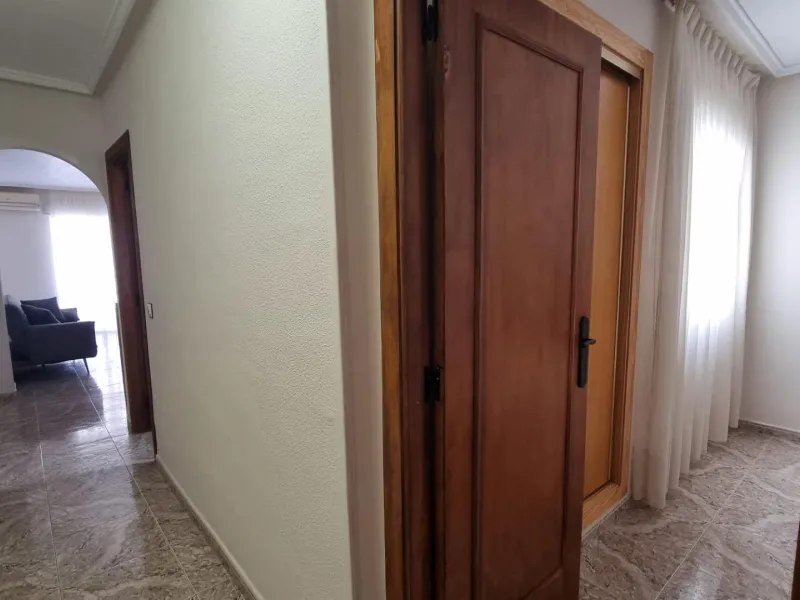 Apartamento semireformado a escasos metros de la playa !