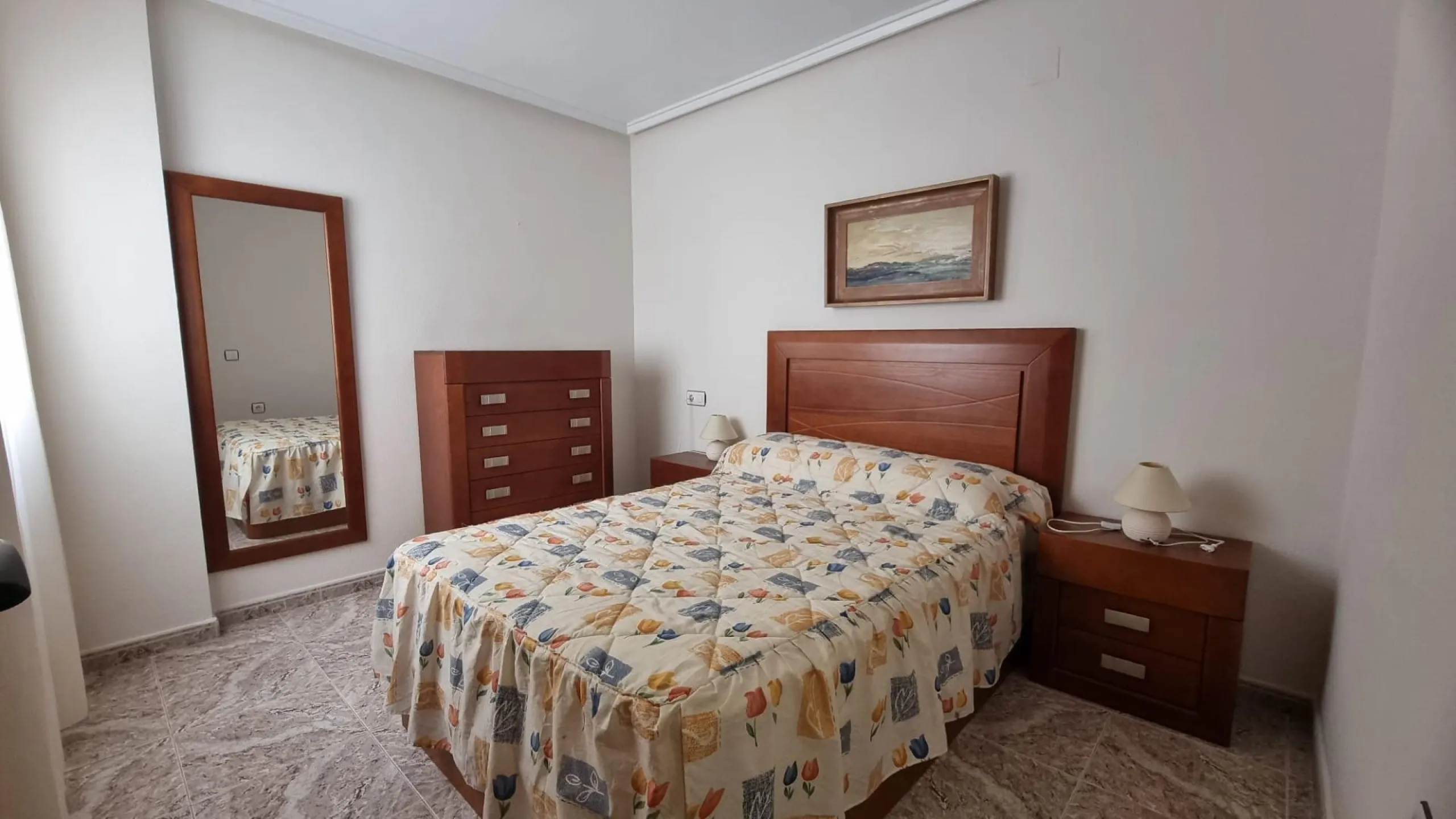 Apartamento semireformado a escasos metros de la playa !
