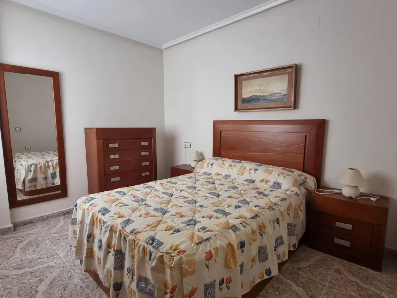 Apartamento semireformado a escasos metros de la playa !