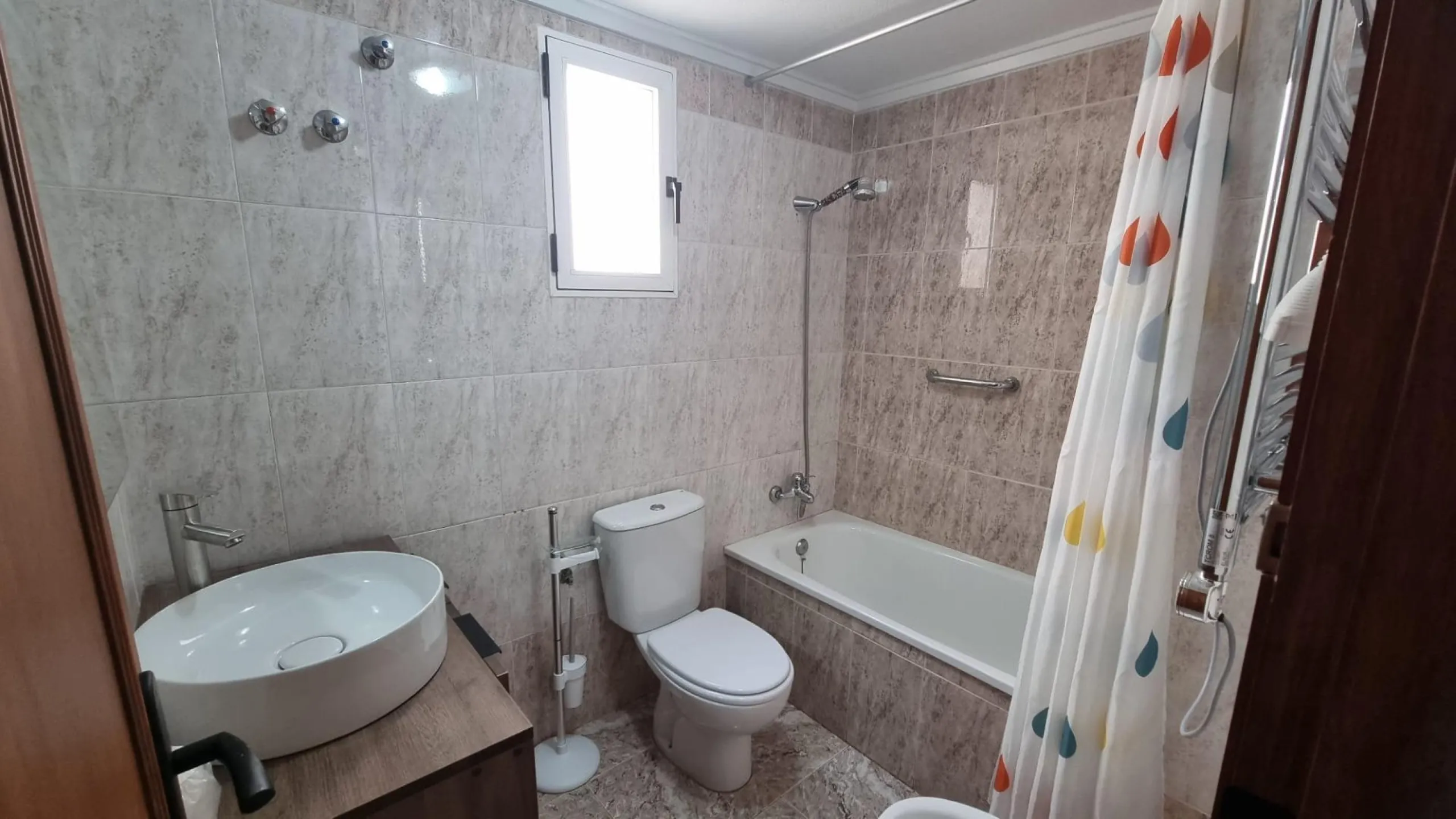Apartamento semireformado a escasos metros de la playa !