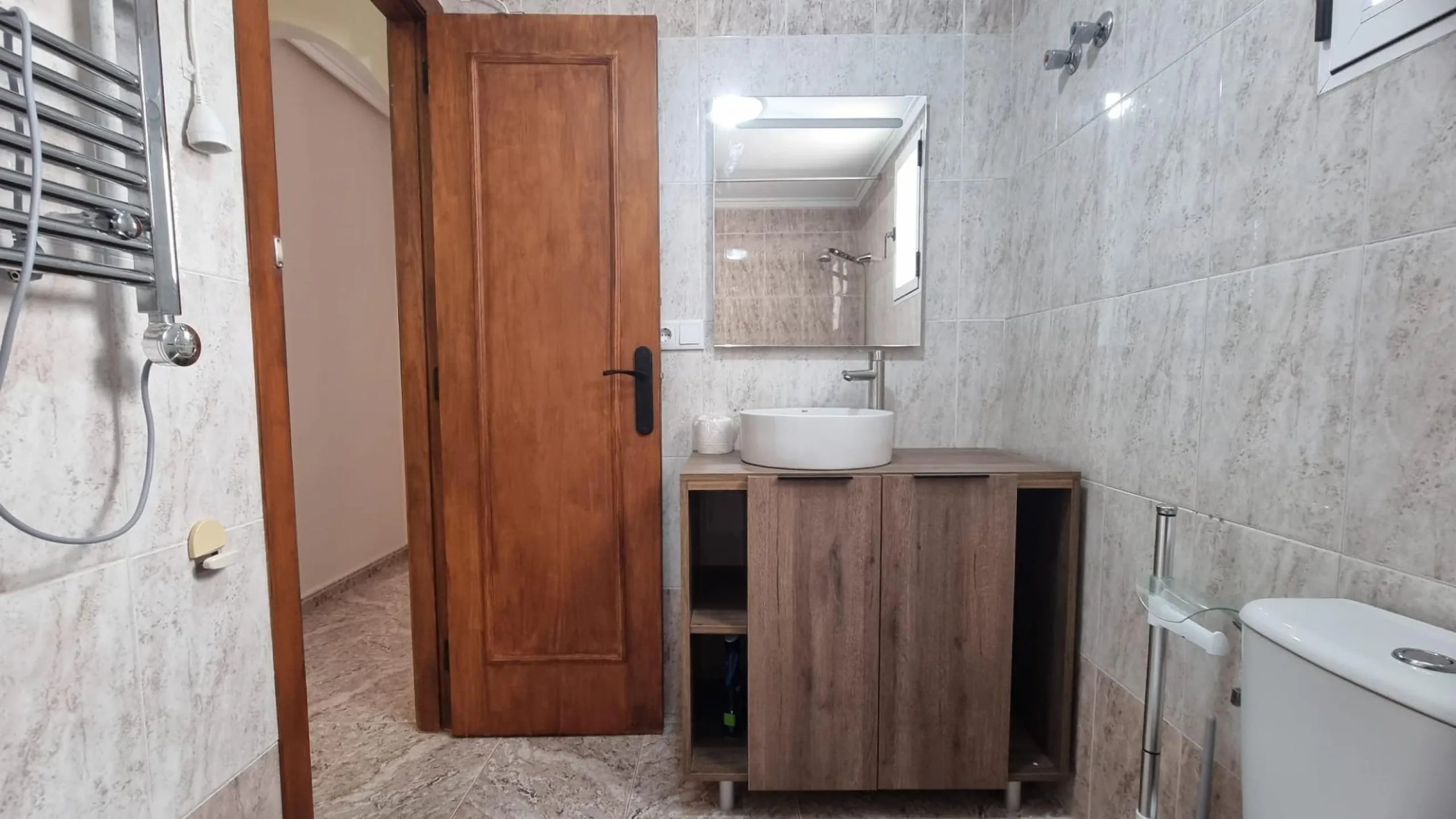 Apartamento semireformado a escasos metros de la playa !