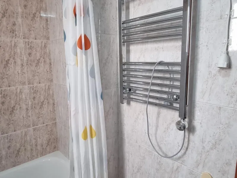 Apartamento semireformado a escasos metros de la playa !