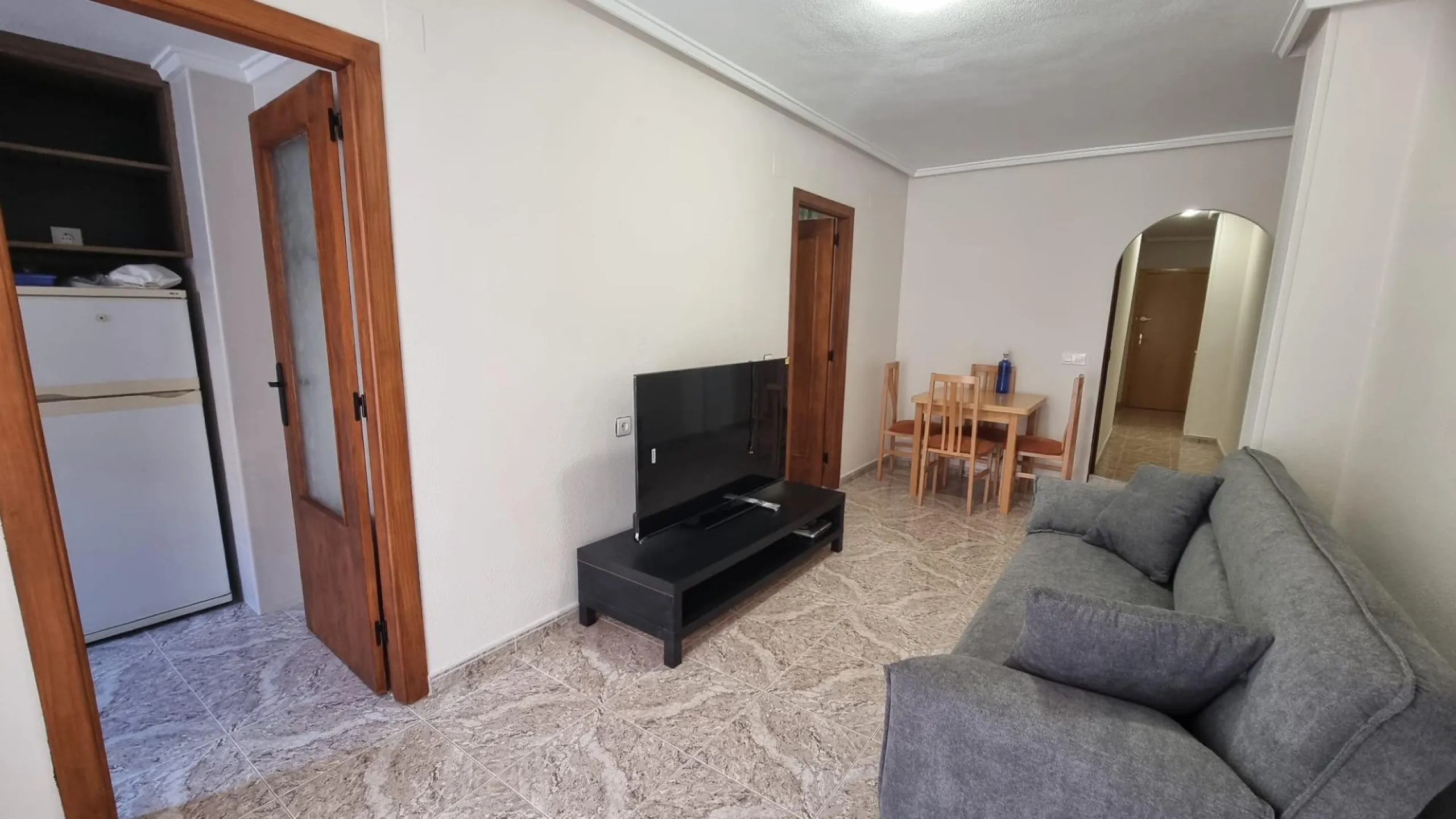 Apartamento semireformado a escasos metros de la playa !