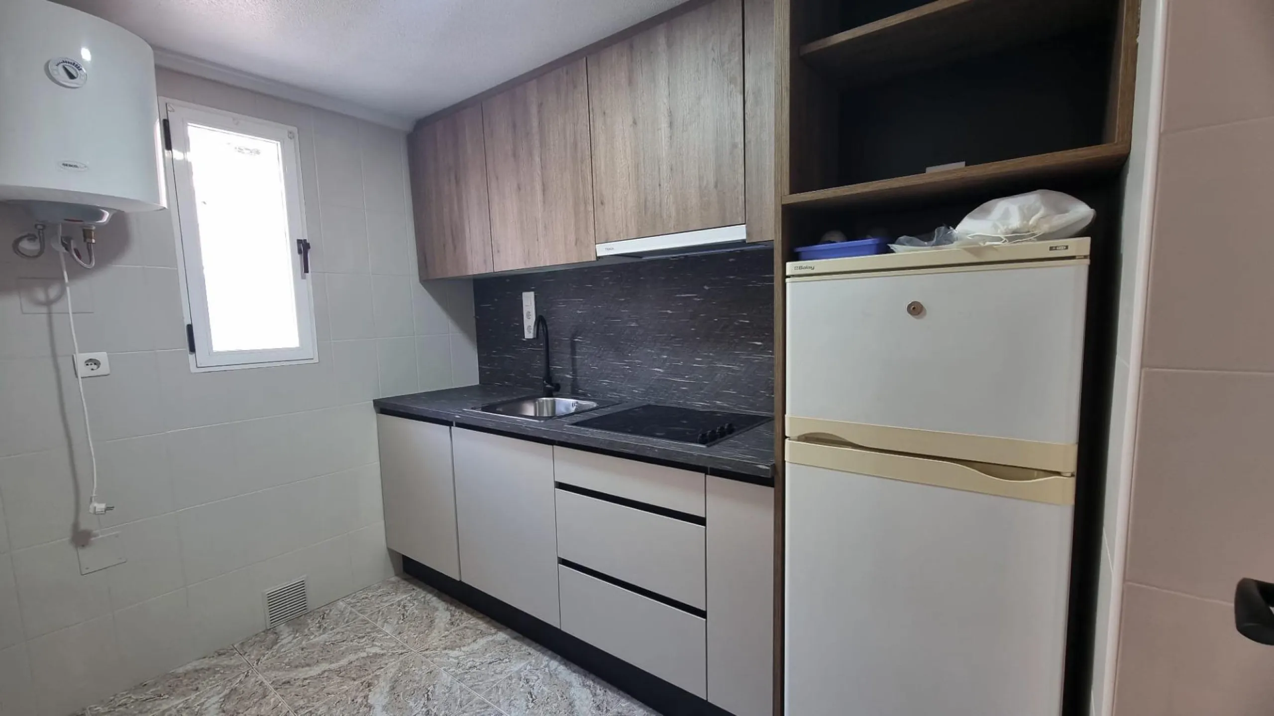 Apartamento semireformado a escasos metros de la playa !