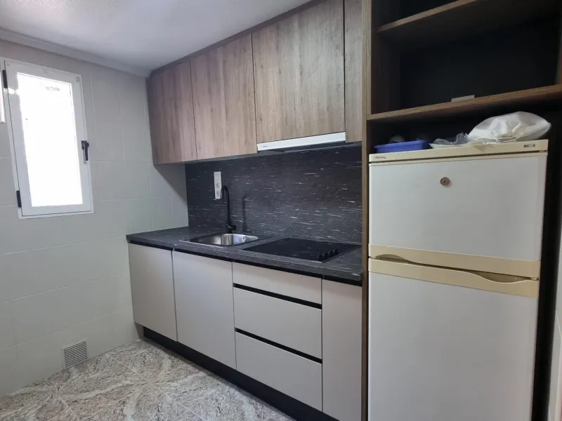 Apartamento semireformado a escasos metros de la playa !