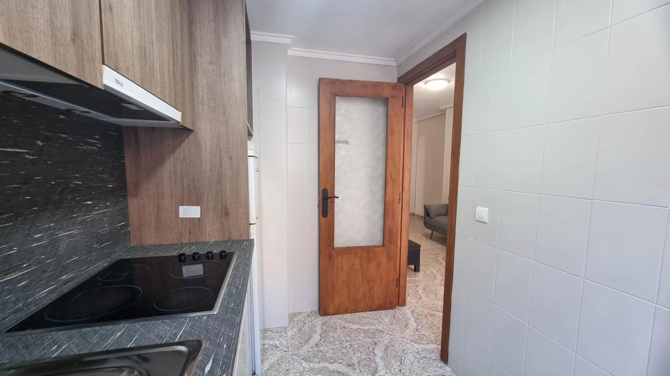Apartamento semireformado a escasos metros de la playa !