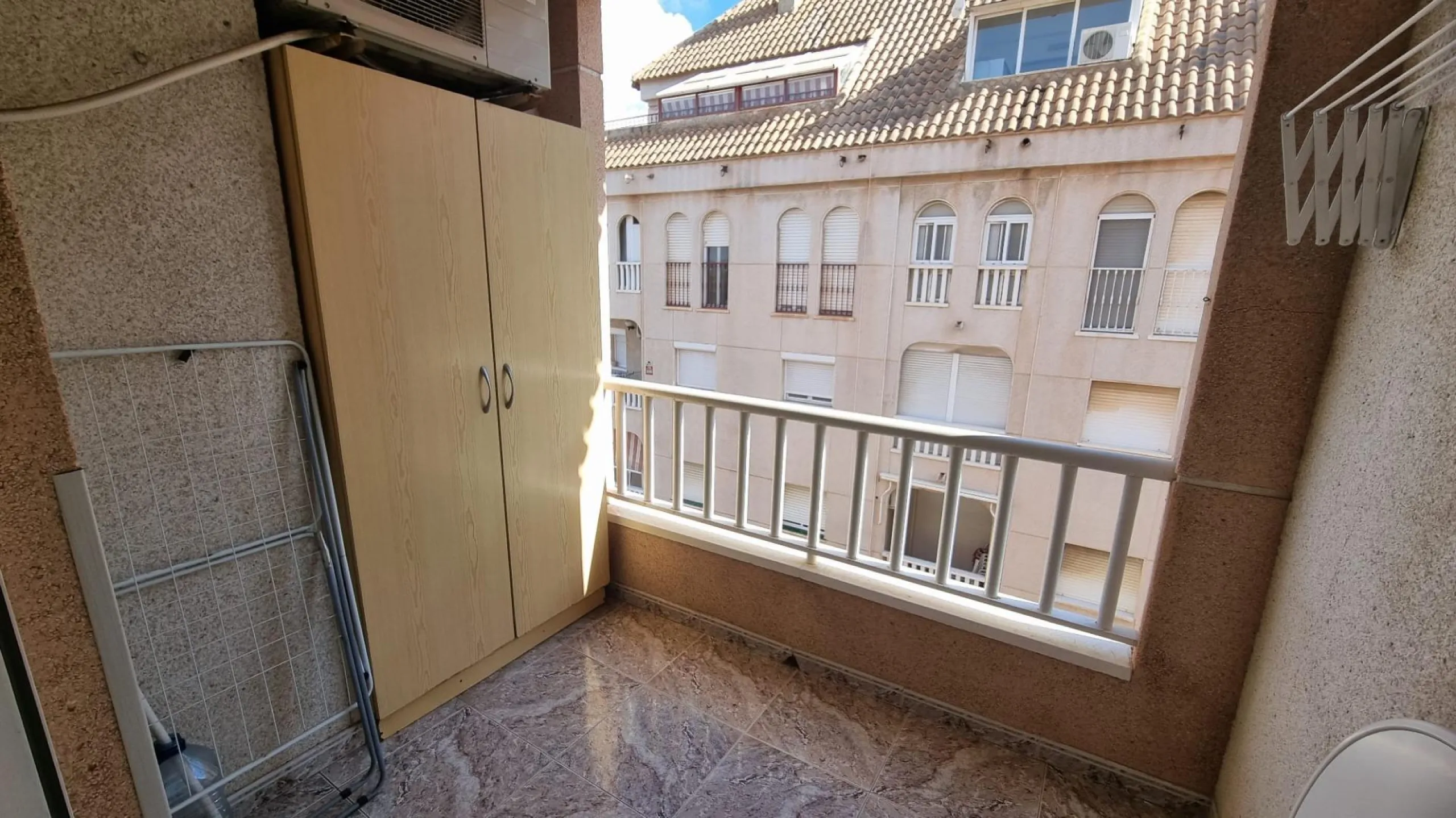Apartamento semireformado a escasos metros de la playa !