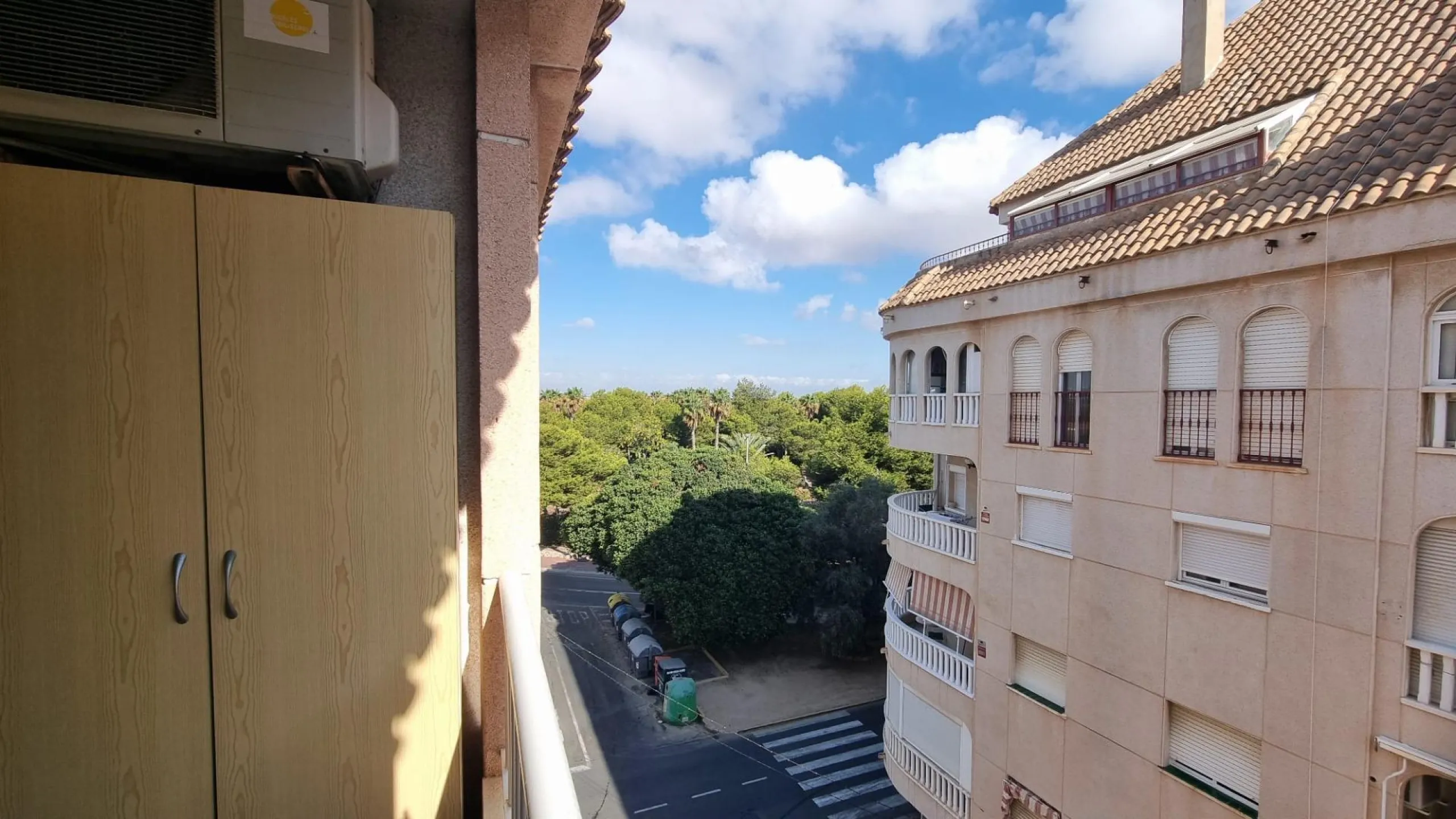 Apartamento semireformado a escasos metros de la playa !