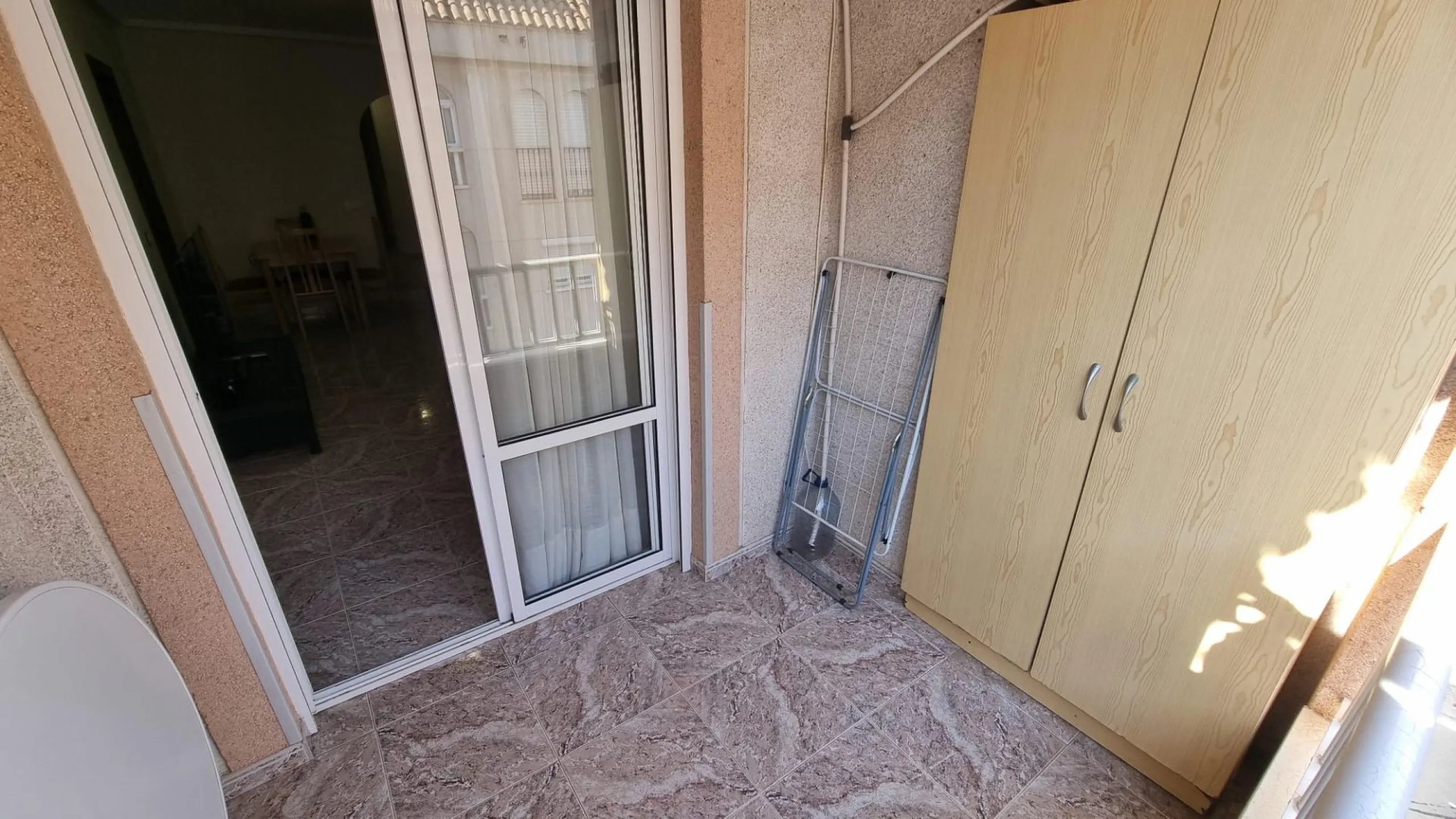 Apartamento semireformado a escasos metros de la playa !
