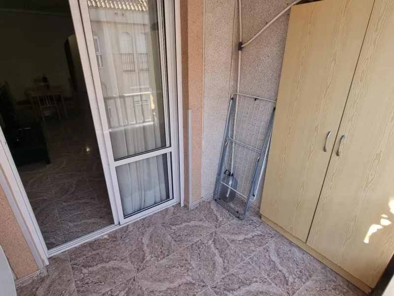 Apartamento semireformado a escasos metros de la playa !