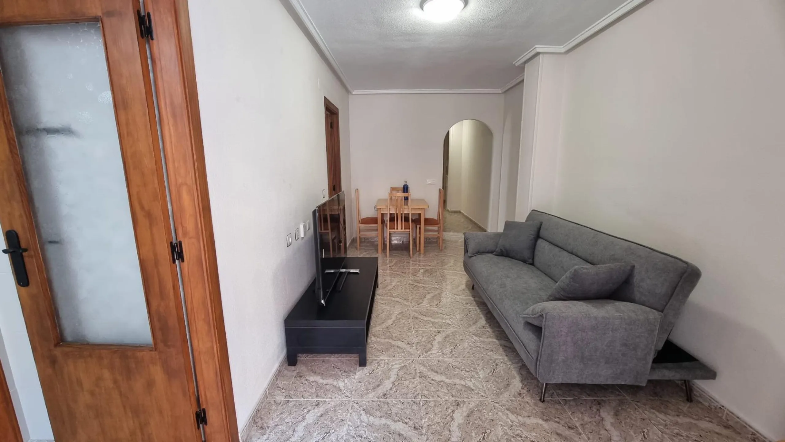 Apartamento semireformado a escasos metros de la playa !