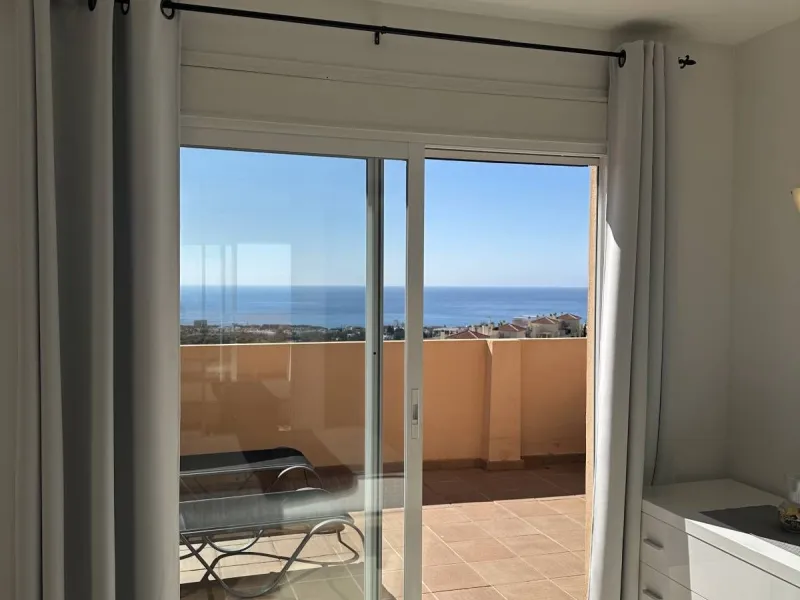 Atemberaubende 2-Zimmer-Wohnung mit Meerblick, privatem Tiefgaragenstellplatz und Abstellraum – Bellavista Hills 2, Calahonda – 349.000 €
