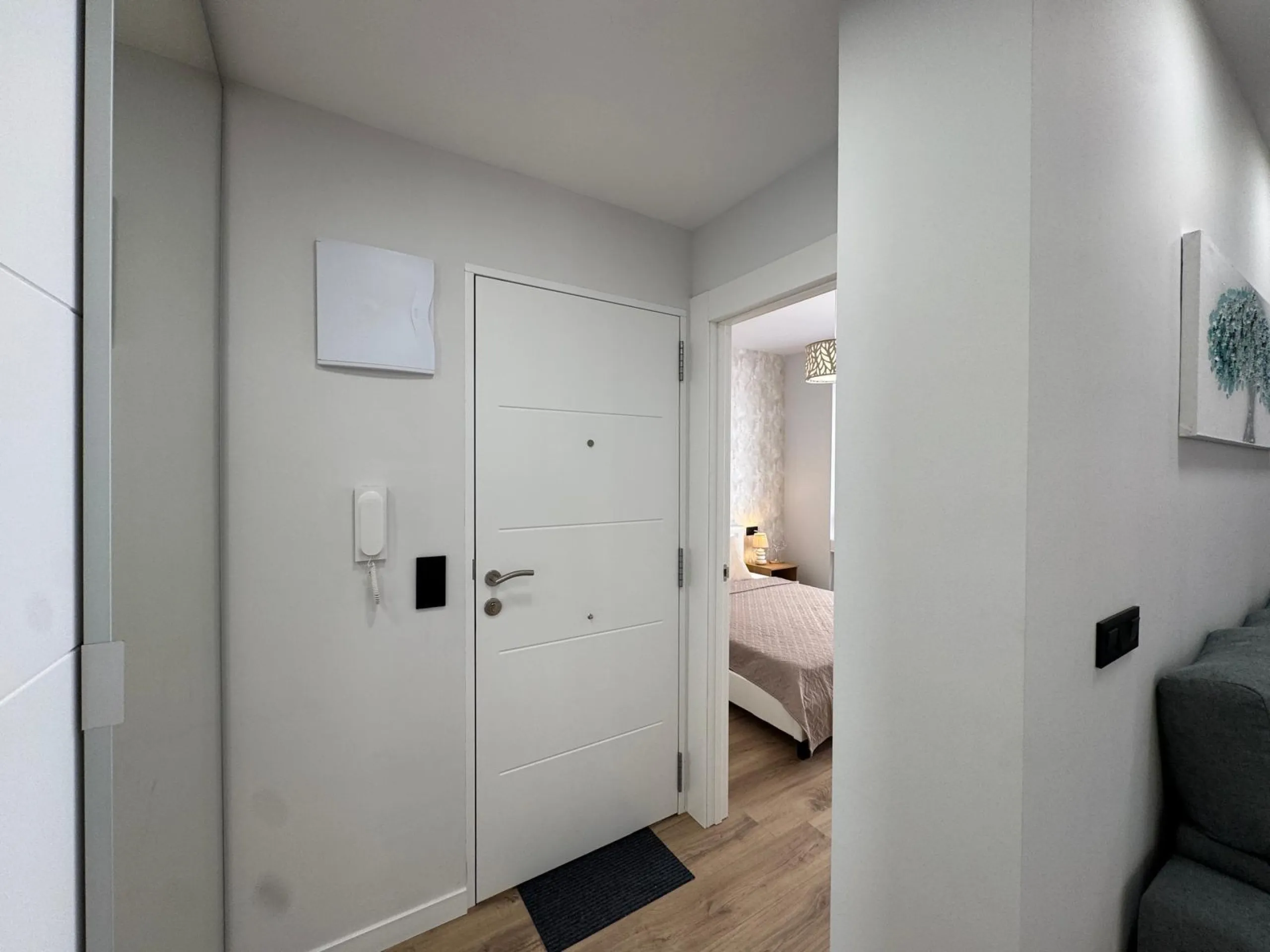 APARTAMENTO TOTALMENTE REFORMADO A 20 METROS DE PLAYA CON 100 M2 DE SUPERFICIE. 3 DORM. 1 BAÑOS.
