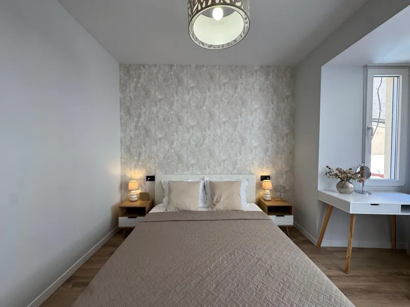APARTAMENTO TOTALMENTE REFORMADO A 20 METROS DE PLAYA CON 100 M2 DE SUPERFICIE. 3 DORM. 1 BAÑOS.