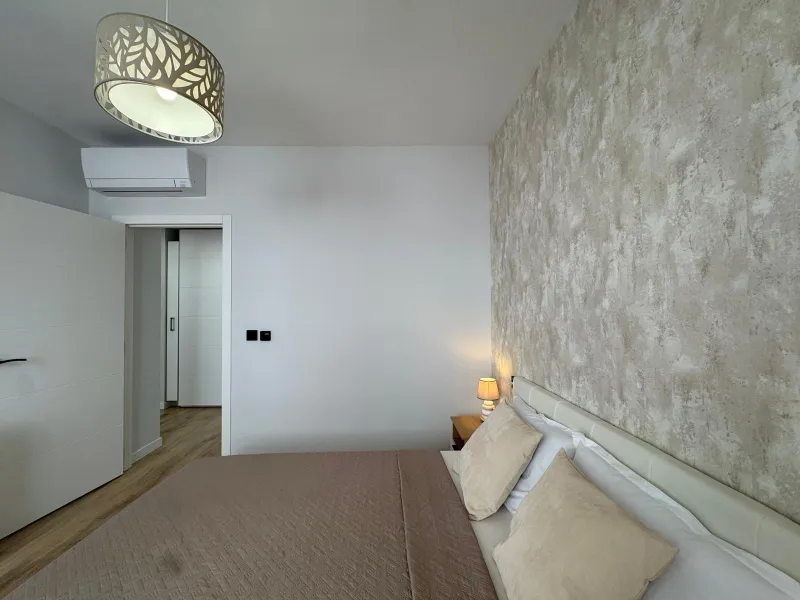 APARTAMENTO TOTALMENTE REFORMADO A 20 METROS DE PLAYA CON 100 M2 DE SUPERFICIE. 3 DORM. 1 BAÑOS.