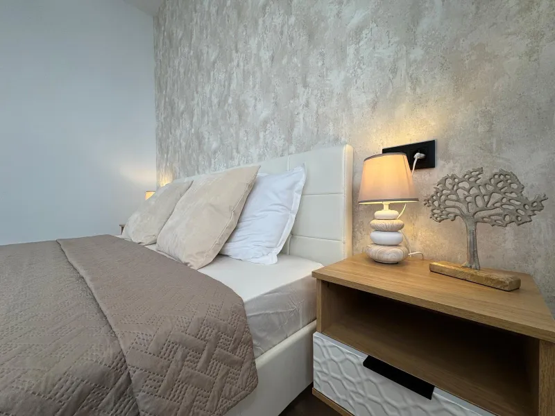 APARTAMENTO TOTALMENTE REFORMADO A 20 METROS DE PLAYA CON 100 M2 DE SUPERFICIE. 3 DORM. 1 BAÑOS.