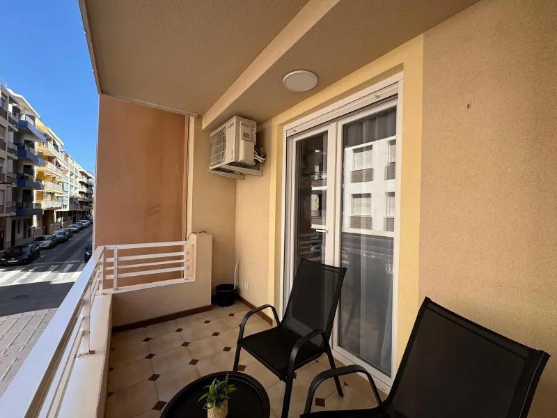 APARTAMENTO TOTALMENTE REFORMADO A 20 METROS DE PLAYA CON 100 M2 DE SUPERFICIE. 3 DORM. 1 BAÑOS.