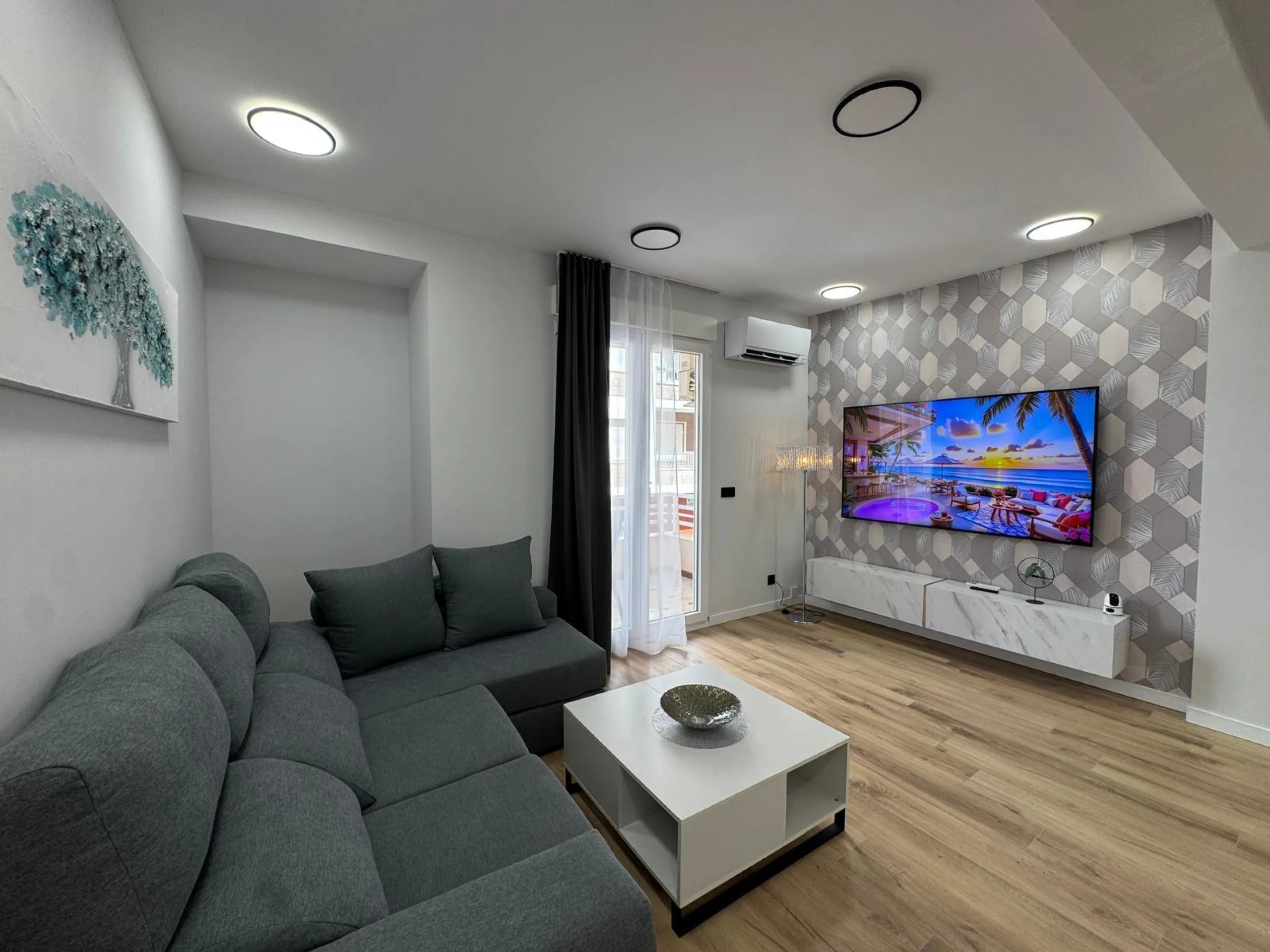 APARTAMENTO TOTALMENTE REFORMADO A 20 METROS DE PLAYA CON 100 M2 DE SUPERFICIE. 3 DORM. 1 BAÑOS.