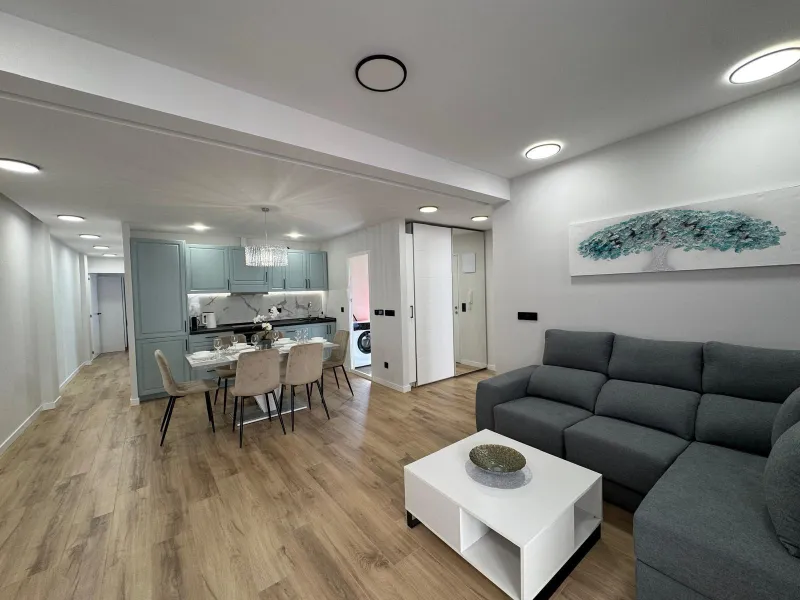 APARTAMENTO TOTALMENTE REFORMADO A 20 METROS DE PLAYA CON 100 M2 DE SUPERFICIE. 3 DORM. 1 BAÑOS.