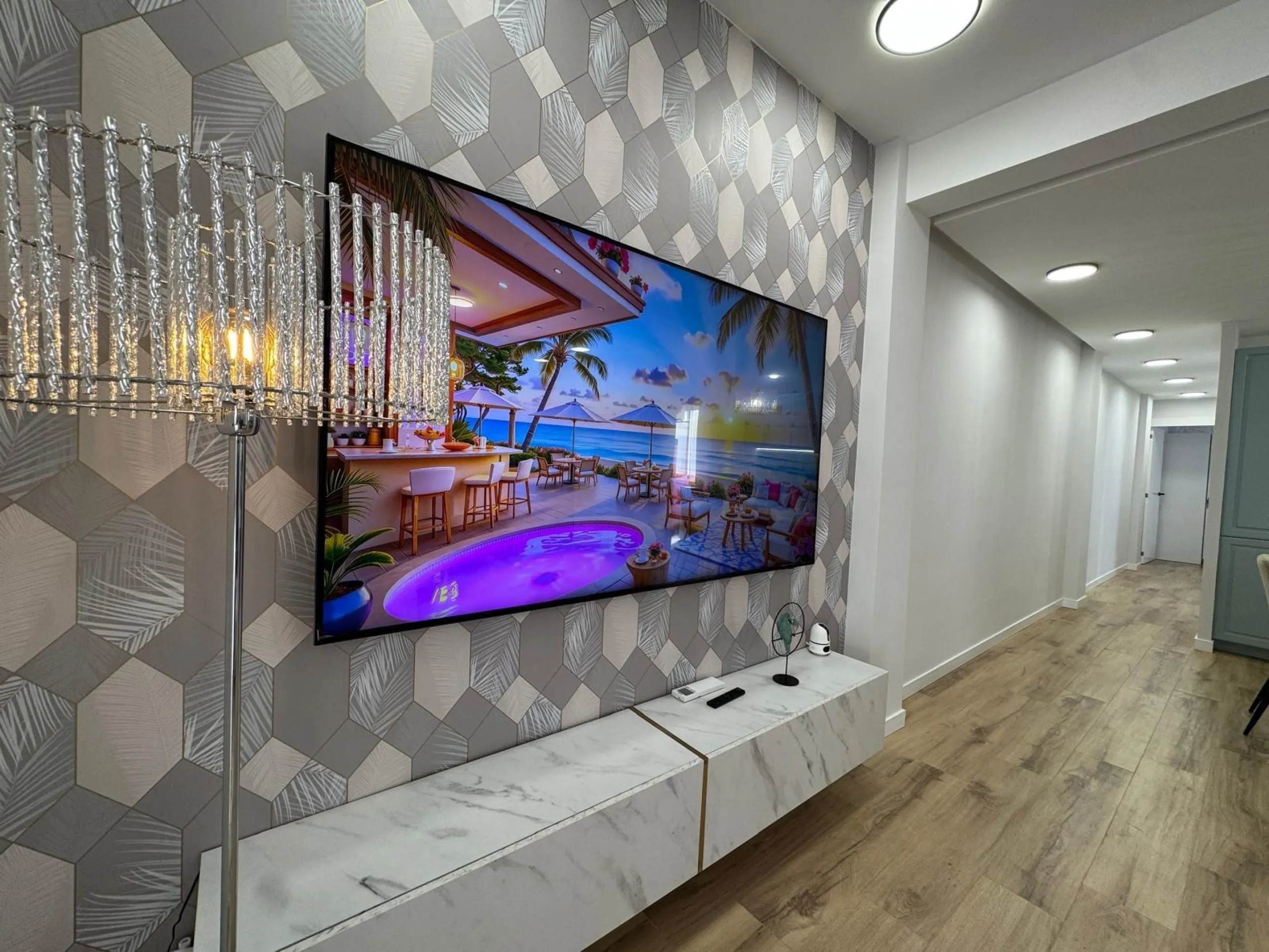 APARTAMENTO TOTALMENTE REFORMADO A 20 METROS DE PLAYA CON 100 M2 DE SUPERFICIE. 3 DORM. 1 BAÑOS.