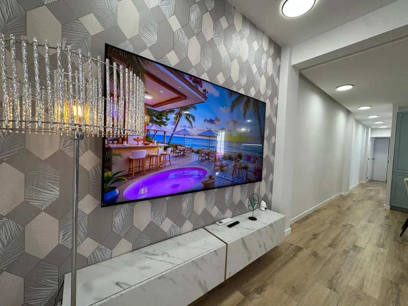 APARTAMENTO TOTALMENTE REFORMADO A 20 METROS DE PLAYA CON 100 M2 DE SUPERFICIE. 3 DORM. 1 BAÑOS.