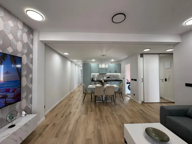 APARTAMENTO TOTALMENTE REFORMADO A 20 METROS DE PLAYA CON 100 M2 DE SUPERFICIE. 3 DORM. 1 BAÑOS.