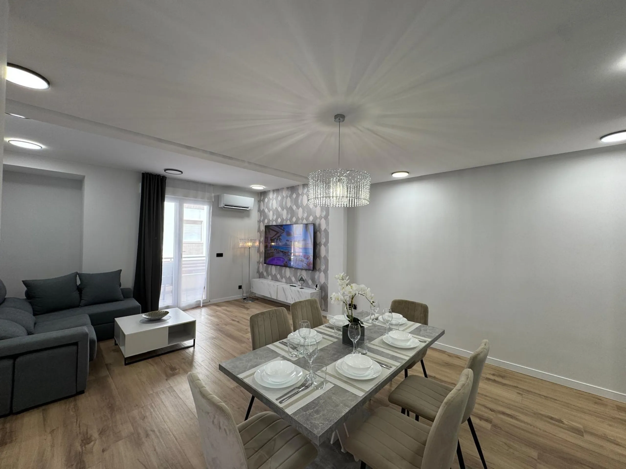 APARTAMENTO TOTALMENTE REFORMADO A 20 METROS DE PLAYA CON 100 M2 DE SUPERFICIE. 3 DORM. 1 BAÑOS.